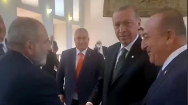 Пресьер-министр Никол Пашинян на переговорах с лидерами Турции и Азербайджана в Праге - Sputnik Армения