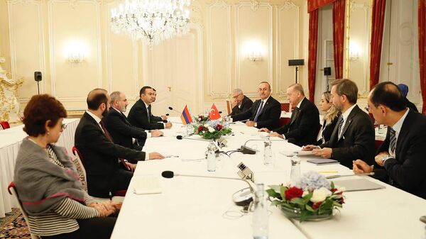 Встреча премьер-министра Никола Пашиняна с президентом Турции Реджепом Тайипом Эрдоганом (6 октября 2022). Прага - Sputnik Армения