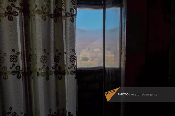 Окно с видом на боевую позицию, где погибла Ирина Гаспарян - Sputnik Армения