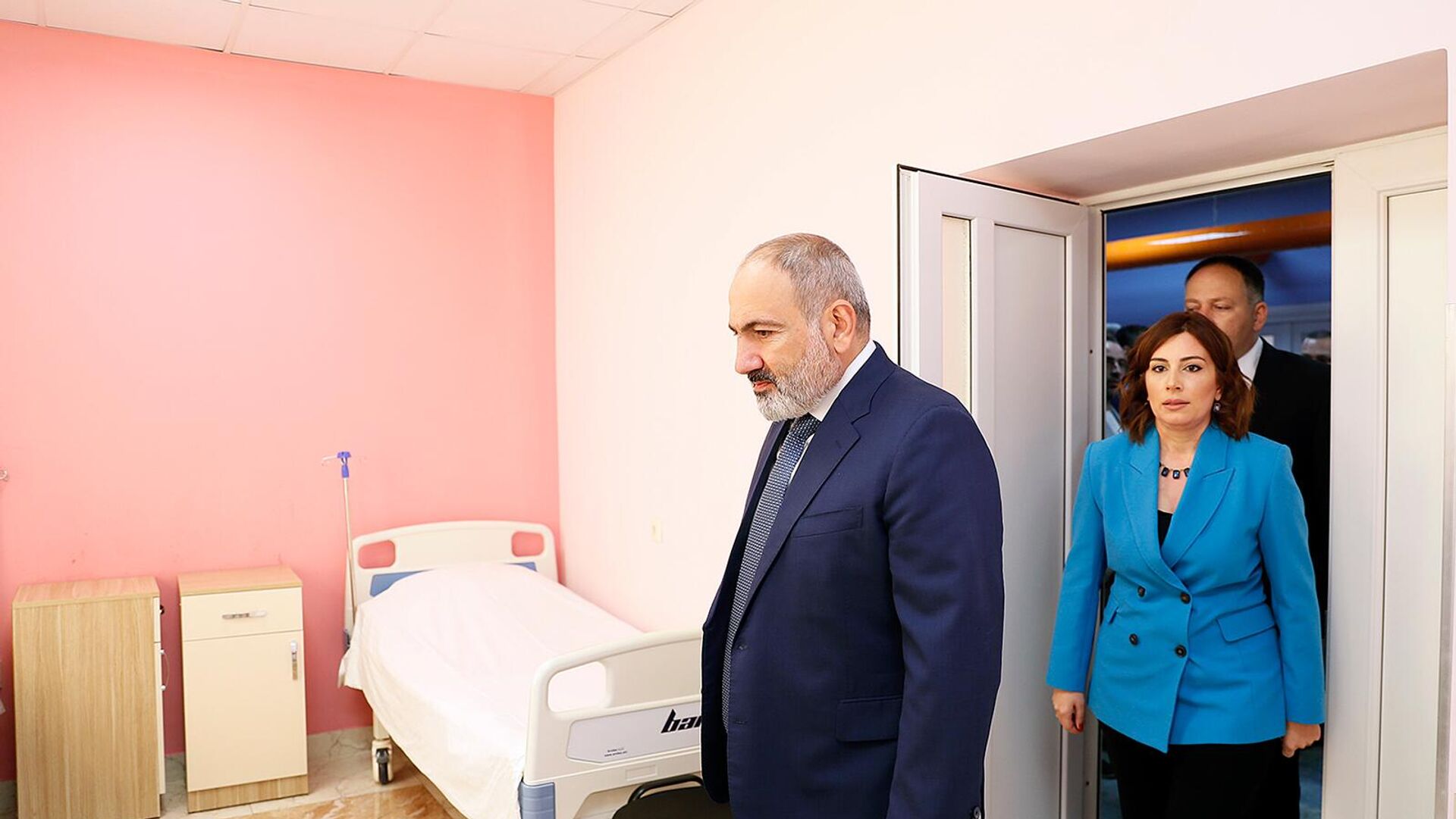 Премьер-министр Никол Пашинян посетил Национальный центр онкологии им. Фанарджяна (8 октября 2022). Еревaн - Sputnik Армения, 1920, 08.10.2022