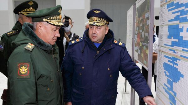 Глава Минобороны РФ С. Шойгу и генерал С. Суровикин - Sputnik Армения