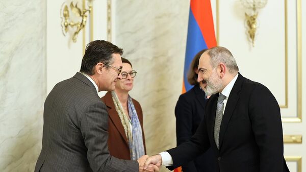 ՀՀ վարչապետ Նիկոլ Փաշինյանն ընդունել է ԵՄ խորհրդում ֆրանսիական նախագահության ներկայացուցիչ, Ֆրանսիայի նախագահի գրասենյակի խորհրդական Իզաբել Դյումոնին ու ԵԱՀԿ Մինսկի խմբի Ֆրանսիայի համանախագահ Բրիս Ռոքֆոյին  - Sputnik Արմենիա