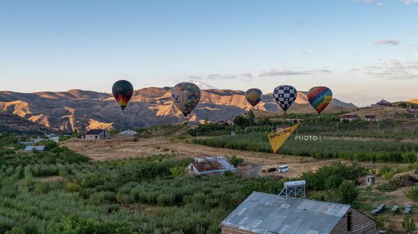 Международный фестиваль воздушных шаров в Армении стартовал в Гарни - Sputnik Армения