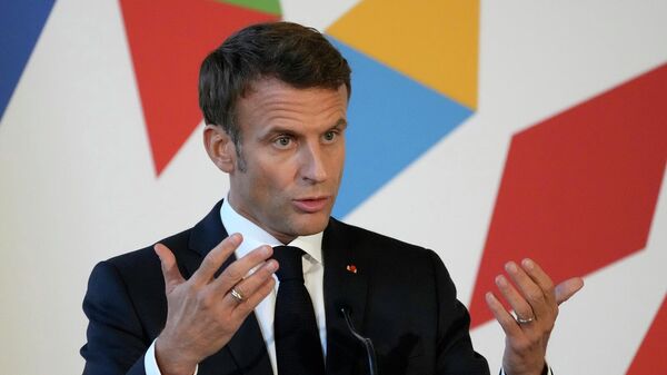Президент Франции Эммануэль Макрон выступает на пресс-конференции по окончании саммита ЕС в Пражском Граде (7 октября 2022). Прага - Sputnik Армения