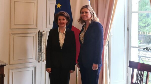 Посол Армении во Франции Асмик Толмаджян встретилась со спикером Национального собрания Франции Яэль-Браун Пиве (13 октября 2022). Париж - Sputnik Армения