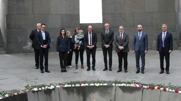 Швейцарские парламентарии посетили Мемориал памяти жертв Геноцида армян - Sputnik Армения