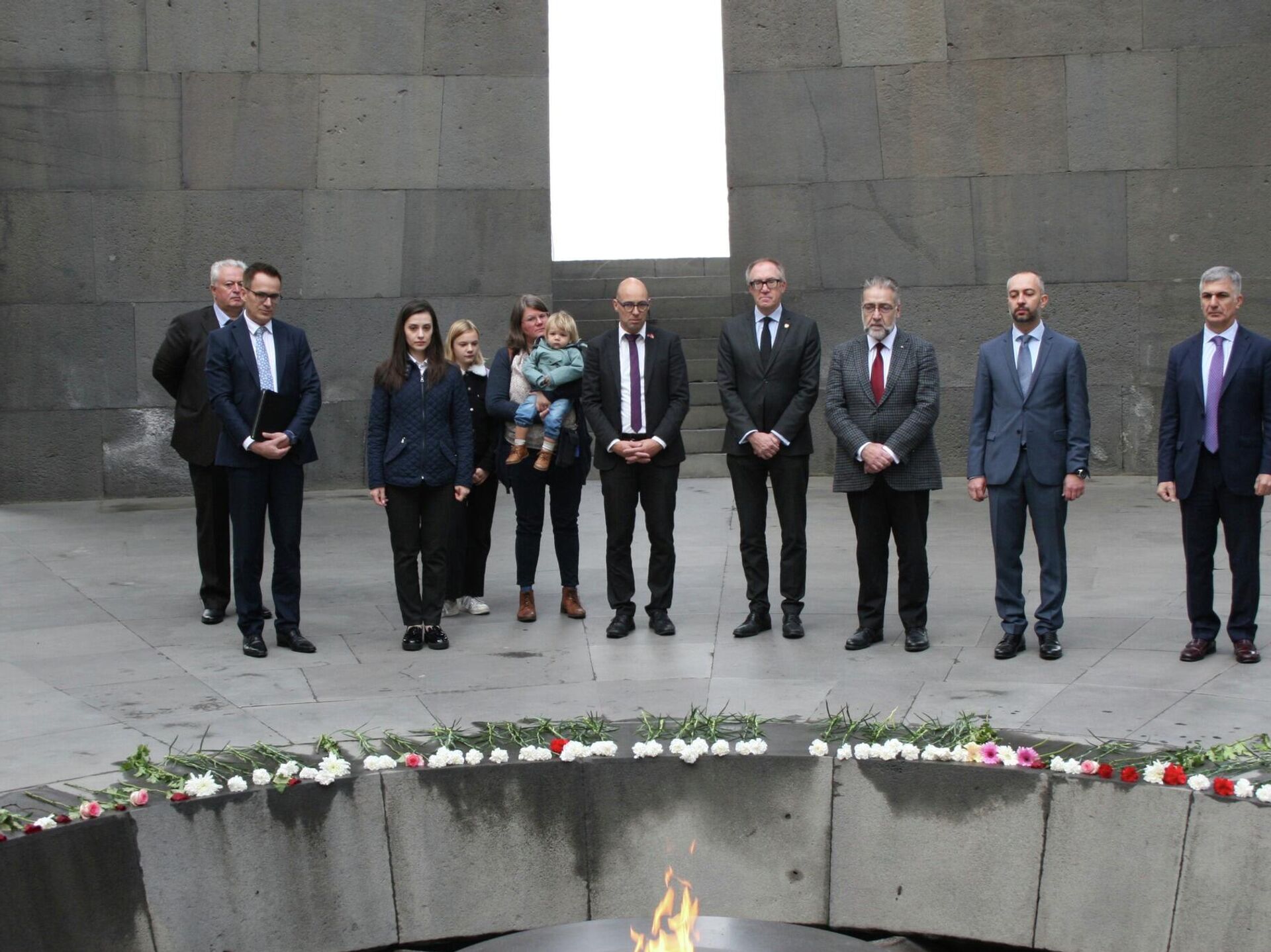 депутаты парламента аштарака армения. незабудка 1915 цицернакаберд. армения геноцид ереван 23. геноцидом 2022. геноцидом 2022.