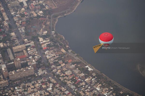 Օդապարիկը՝ Երևանյան լճի վերևում - Sputnik Արմենիա