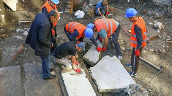  Древние армянские гробницы обнаружили на территории Минкульта в Тбилиси - Sputnik Армения