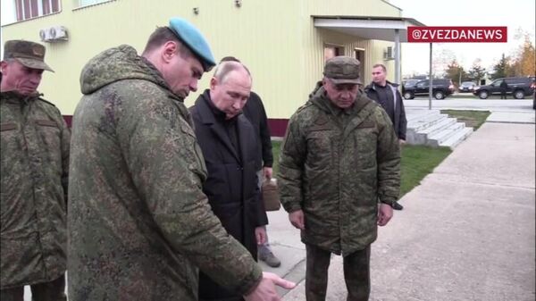 Путин осмотрел снаряжение и форму мобилизованных в Рязанской области - Sputnik Армения