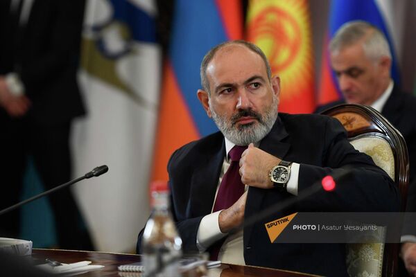 Никол Пашинян после подписания - Sputnik Армения