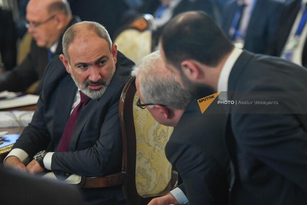Обсуждения во время заседания - Sputnik Армения
