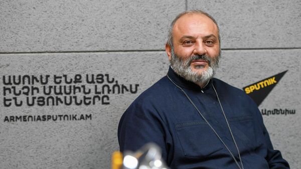 Епископ Баграт Галстанян в гостях радио Sputnik - Sputnik Армения