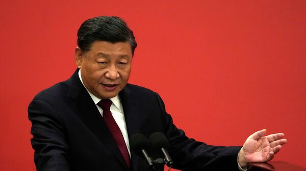 Президент Китая Си Цзиньпин выступает на мероприятии, посвященном представлению новых членов Постоянного комитета Политбюро в Доме народных представителей (23 октября 2022). Пекин - Sputnik Армения