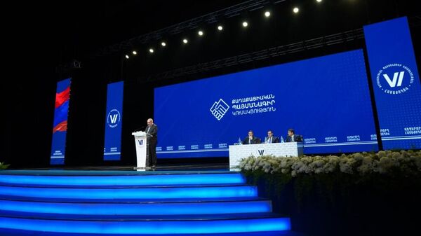 Премьер-министр Никол Пашинян выступает на VI съезде партии Гражданский договор (29 октября 2022). Еревaн - Sputnik Армения