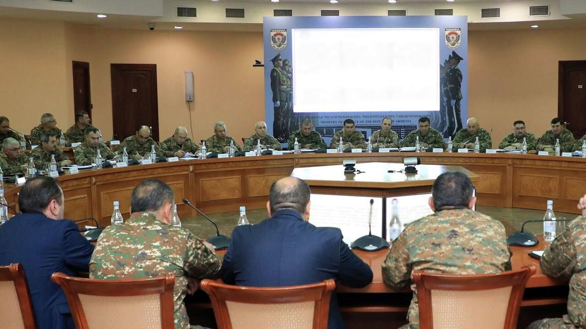 Սուրեն Պապիկյանն աշխատանքային խորհրդակցություն է անցկացրել Սուրեն Պապիկյանն աշխատանքային խորհրդակցություն է անցկացրել - Sputnik Արմենիա, 1920, 01.11.2022