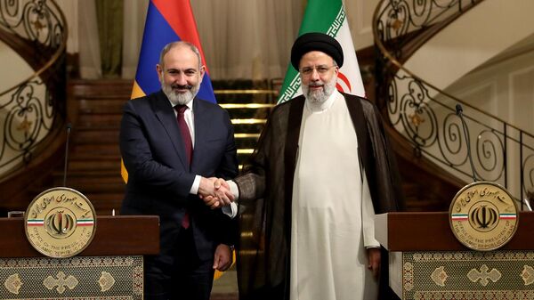 Премьер-министр Армении Никол Пашинян и президент Ирана Ибрахим Раиси - Sputnik Армения