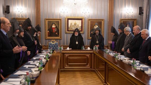 В Первопрестольном Святом Эчмиадзине началась работа собрания Верховного духовного совета под председательством Католикоса Гарегина Второго (1 ноября 2022). Эчмиадзин - Sputnik Армения