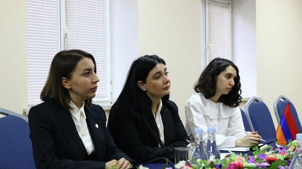 Омбудсмен Кристине Григорян и председатель общественной организации Институт либеральной политики Татевик Матинян подписали меморандум (4 ноября 2022). Еревaн - Sputnik Армения