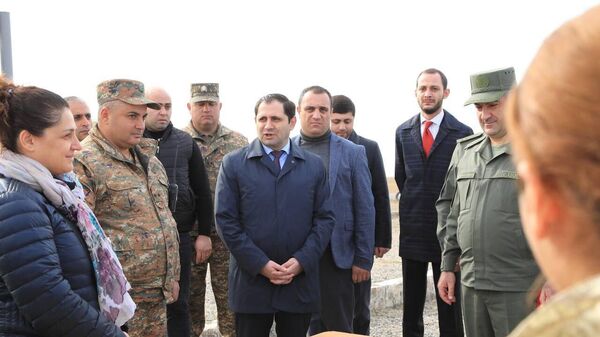 Министр обороны РА Сурен Папикян посетил полигон, где проследил за началом курсов по стрельбе (5 ноября 2022) - Sputnik Армения