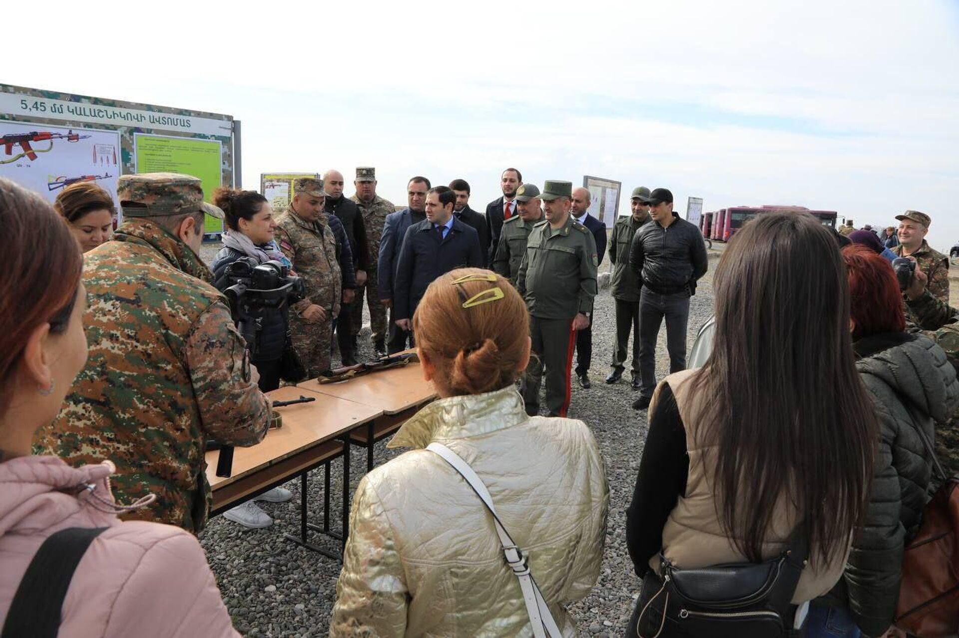 Министр обороны РА Сурен Папикян посетил полигон, где проследил за началом курсов по стрельбе (5 ноября 2022) - Sputnik Արմենիա, 1920, 05.11.2022