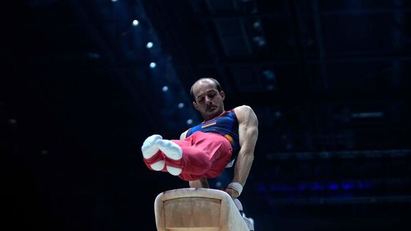 Гимнаст Арутюн Мердинян в финале в прыжках на коне во время чемпионата мира по художественной гимнастике (5 ноября 2022). Ливерпуль - Sputnik Армения