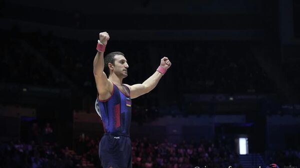 Гимнаст Артур Давтян во время опорного прыжка на чемпионате мира (6 ноября 2022). Ливерпуль - Sputnik Армения
