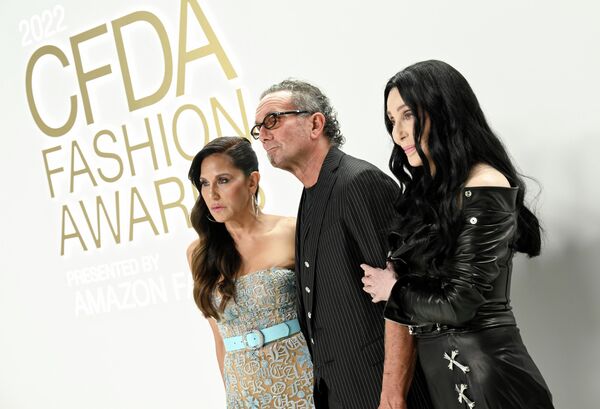 Лори Линн Старк, Ричард Старк и Шер принимают участие в церемонии вручения премии CFDA Fashion Awards в Нью-Йорке. - Sputnik Армения