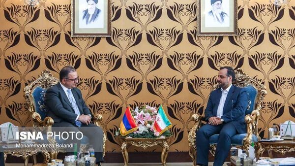 Министр финансов Армении Тигран Хачатрян на встрече во время официального визита в Иран - Sputnik Армения