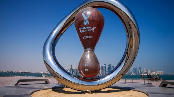 Официальные часы обратного отсчета Чемпионата мира по футболу FIFA на набережной Дохи, Катар - Sputnik Армения