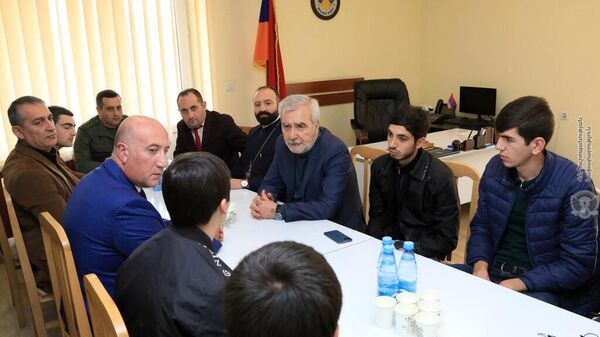 ՀՀ ՊՆ զինծառայողների սոցիալական պաշտպանության վարչությունում տեղի է ունեցել հանդիպում Երուսաղեմ մեկնող զինծառայողների հետ - Sputnik Արմենիա