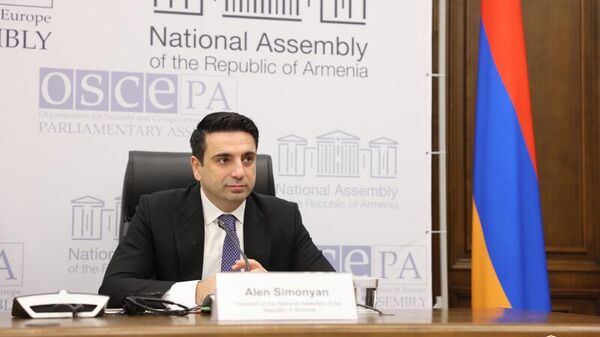 Председатель Национального собрания Ален Симонян поприветствовал участников заседания молодых депутатов Парламентской Ассамблеи ОБСЕ (13 ноября 2022). Еревaн - Sputnik Армения