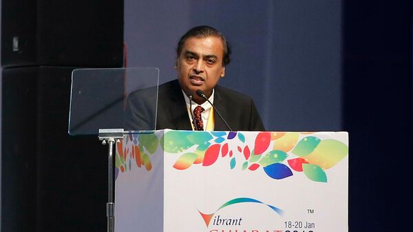 Председатель и управляющий директор Reliance Industries Мукеш Амбани выступает на 9-ом глобальном саммите Vibrant Gujarat (18 января 2019). Гандинагар - Sputnik Армения