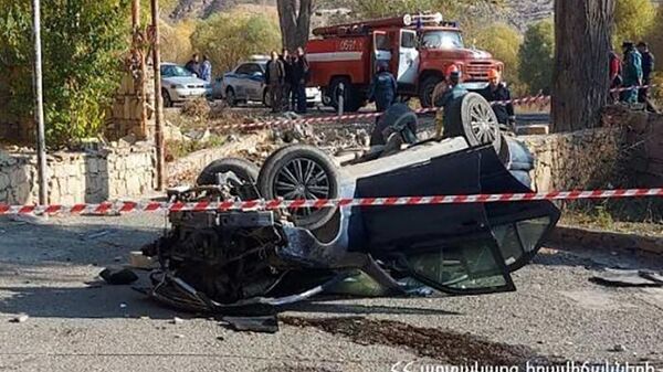 «Mercedes-Benz C-180» մակնիշի ավտոմեքենան դուրս է եկել ճանապարհի երթևեկելի հատվածից, բախվել արգելապատնեշին և շրջվել - Sputnik Արմենիա
