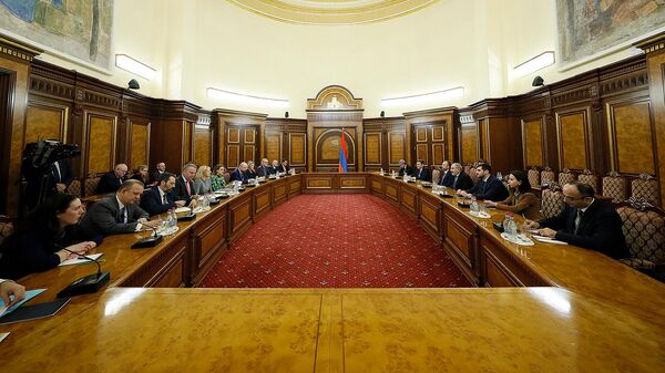 Премьер-министр Армении Никол Пашинян принял делегацию спецпредставителей ЕС и стран-членов ЕС по вопросам Восточного партнерства (15 ноября 2022). Еревaн - Sputnik Армения
