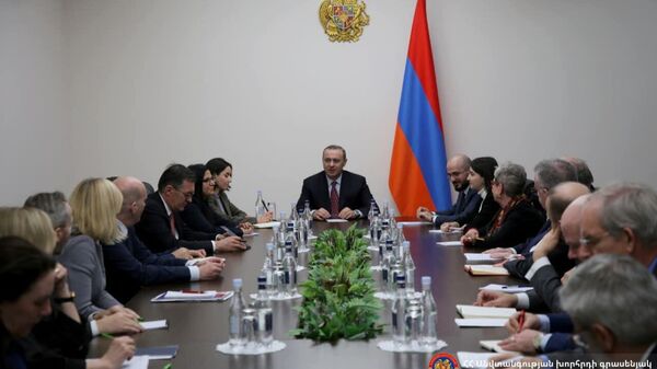 Секретарь Совета безопасности Армен Григорян принял делегацию спецпредставителей ЕС и стран-членов ЕС по вопросам Восточного партнерства (15 ноября 2022). Еревaн - Sputnik Армения
