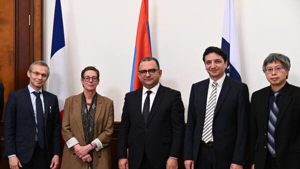 Церемония подписания кредитных соглашений между Республикой Армения, французским агентством развития и Азиатским банком развития (18 ноября 2022). Еревaн - Sputnik Армения