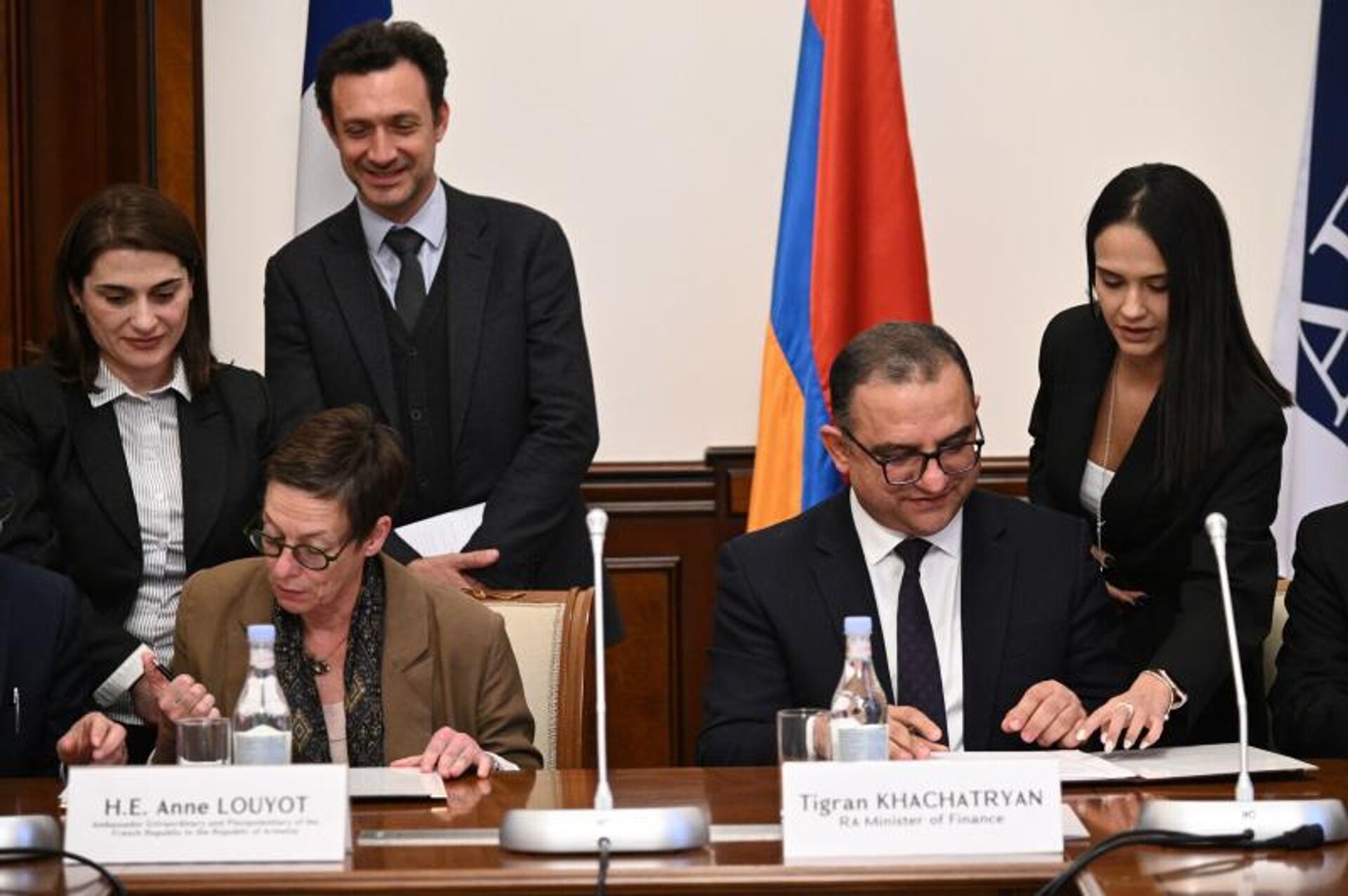 Церемония подписания кредитных соглашений между Республикой Армения, французским агентством развития и Азиатским банком развития (18 ноября 2022). Еревaн - Sputnik Արմենիա, 1920, 18.11.2022
