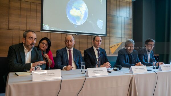 Пресс-конференция, посвященная работе армянского спутника ArmSAT-1 (18 ноября 2022). Еревaн - Sputnik Армения