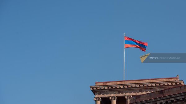 Флаг Армении на башне Дома правительства - Sputnik Армения