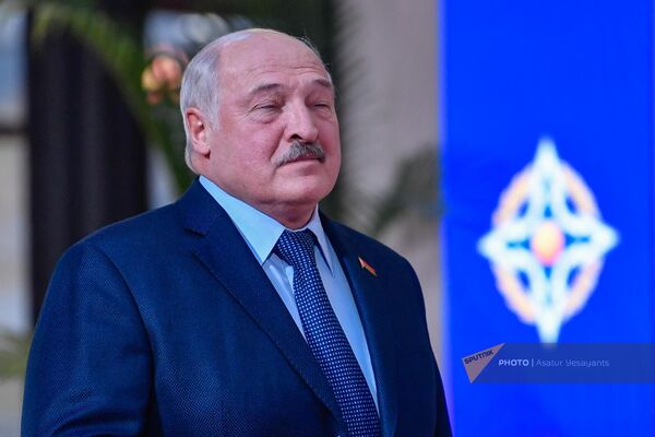 Բելառուսի նախագահ Ալեքսանդր Լուկաշենկոն ժամանել է ՀԱՊԿ անդամ երկրների գագաթնաժողովին Բելառուսի նախագահ Ալեքսանդր Լուկաշենկոն ժամանել է ՀԱՊԿ անդամ երկրների գագաթնաժողովին - Sputnik Արմենիա