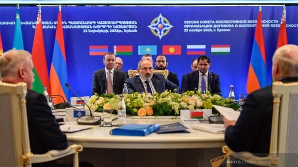 Премьер-министр Армении Никол Пашинян на расширенном заседании саммита глав стран-членов ОДКБ (23 ноября 2022). Еревaн - Sputnik Армения