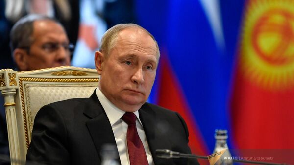 Президент России Владимир Путин на расширенном заседании саммита глав стран-членов ОДКБ (23 ноября 2022). Еревaн - Sputnik Армения