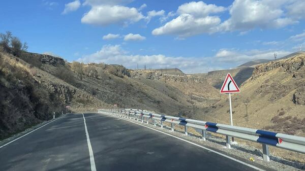 Завершен капитальный ремонт двух участков национальной автомобильной дороги Н-32, М-1 Гюмри - Капс - Амасия общей протяженностью 10 км - Sputnik Армения