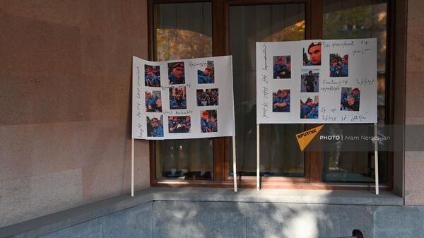 Ծնողների վրա բռնություն գործադրած ոստիկանների նկարները  - Sputnik Արմենիա