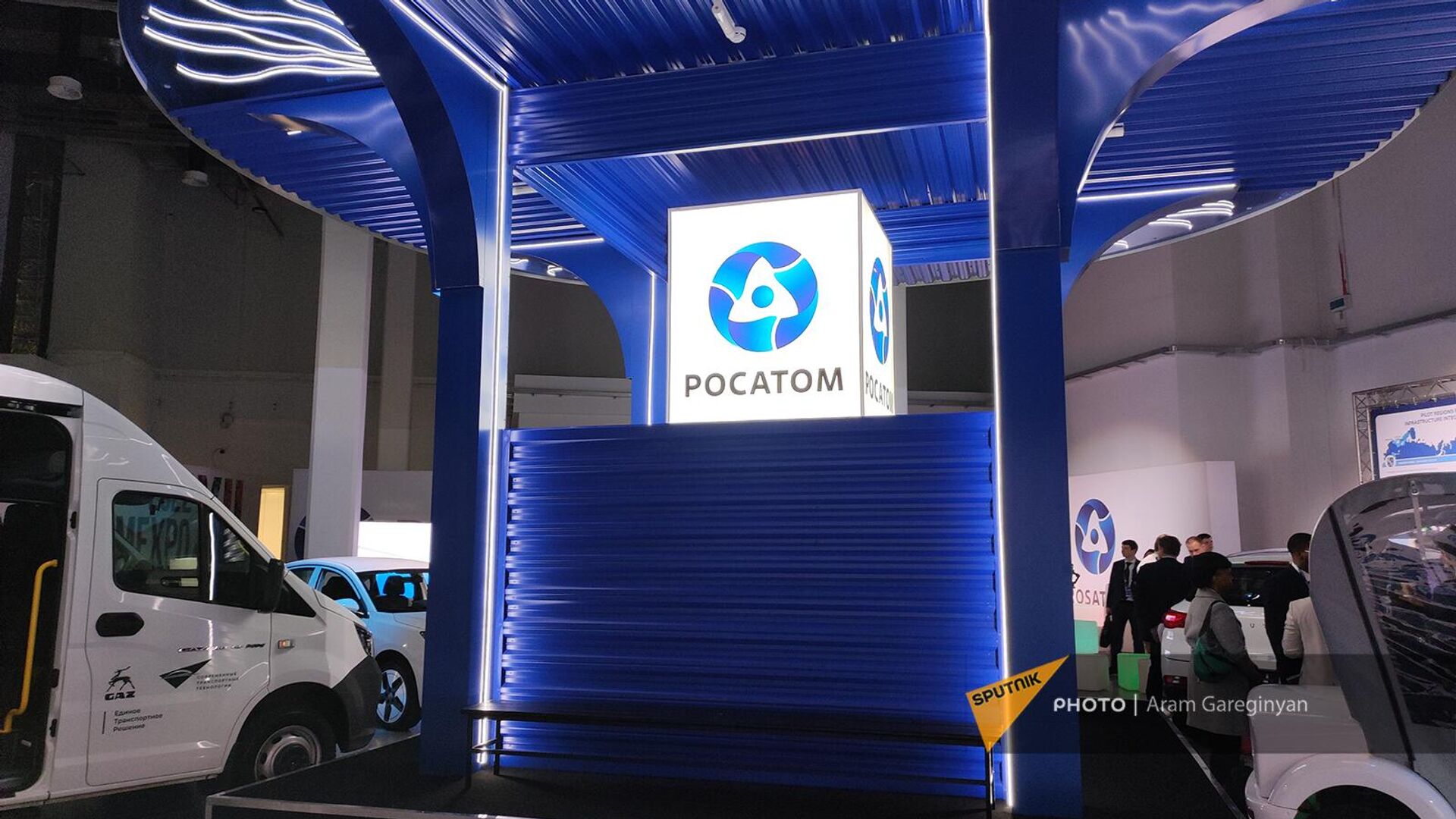 Станции по зарядке электромобилей концерна Росэнергоатом (часть корпорации Росатом) на выставке Атомэкспо-2022 в Сочи - Sputnik Армения, 1920, 01.03.2023