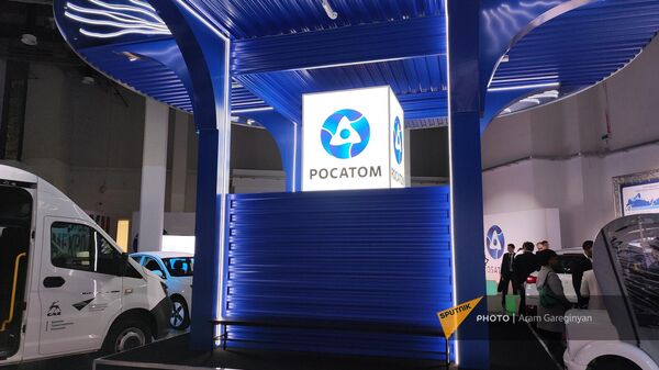 Станции по зарядке электромобилей концерна Росэнергоатом (часть корпорации Росатом) на выставке Атомэкспо-2022 в Сочи - Sputnik Армения