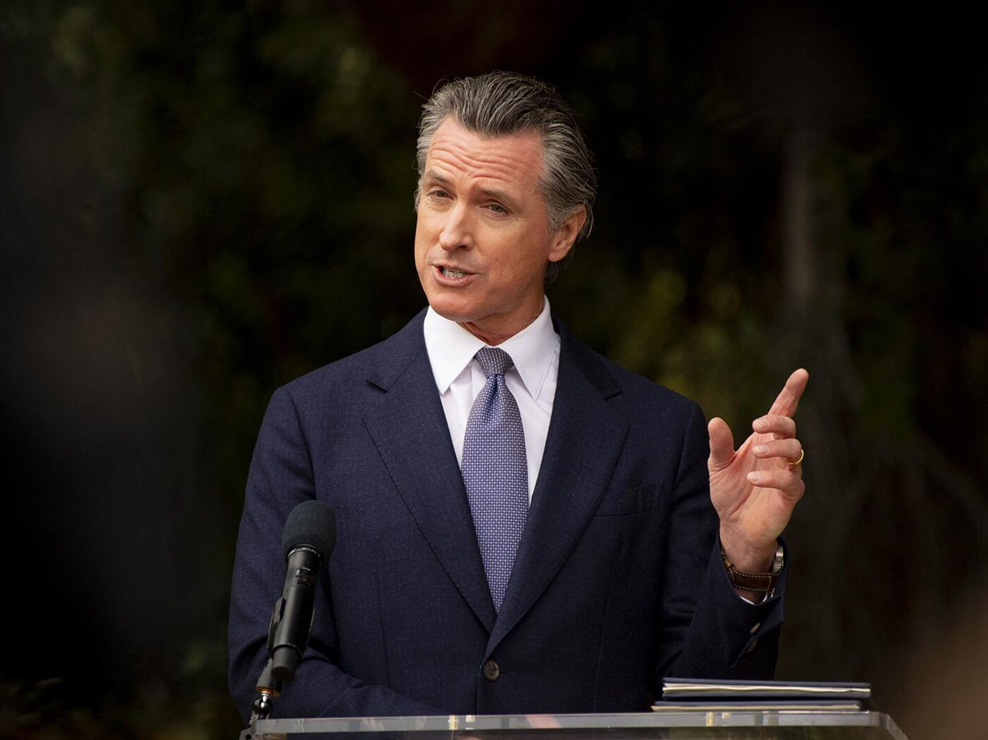 Governor gavin newsom. гэвина ньюсома. губернатор калифорнии 2022 гэвин ньюсом. ньюсом губернатор калифорнии. губернатор калифорнии сейчас.