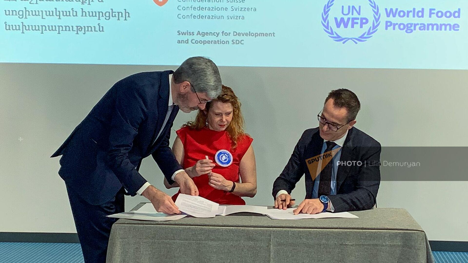 Շվեյցարիայի զարգացման և համագործակցության գործակալությունը և ՄԱԿ–ի պարենի համաշխարհային ծրագիրը համատեղ պայմանագիր ստորագրեցին - Sputnik Արմենիա, 1920, 28.11.2022