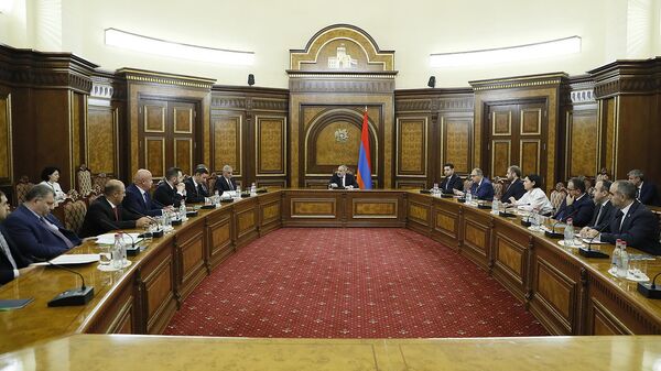 Под руководством премьер-министра Никола Пашиняна состоялось совещание, в ходе которого были обсуждены вопросы, связанные с внедрением системы Всеобщей декларации (30 ноября 2022). Еревaн - Sputnik Армения